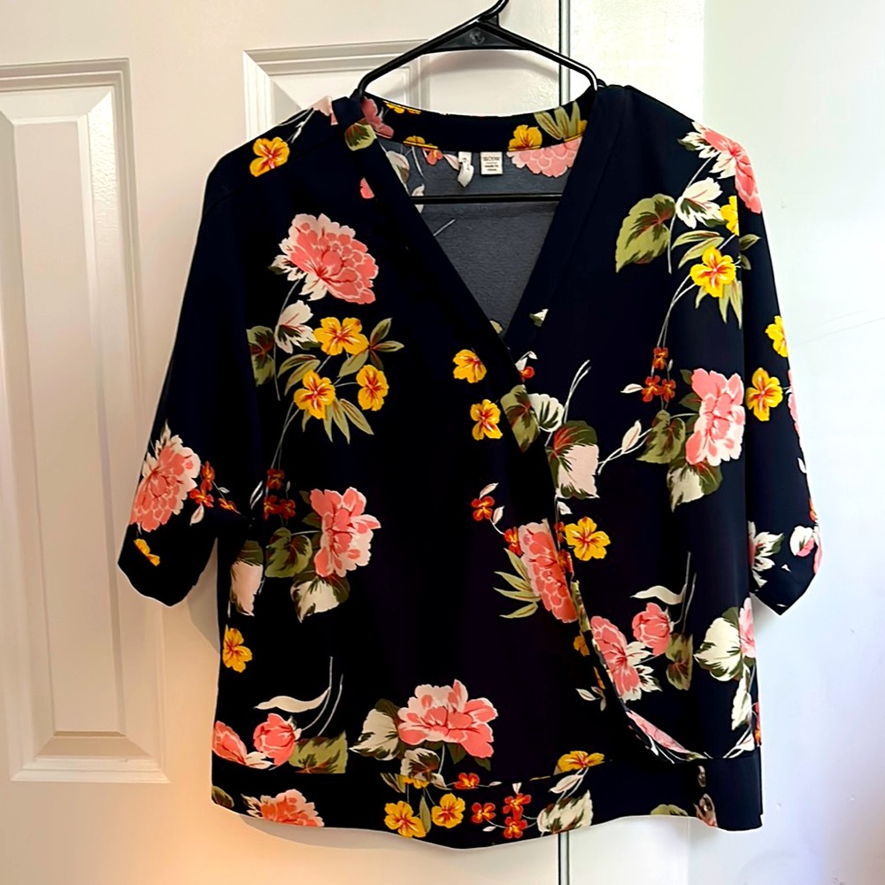 Cato Short Sleeves Floral Wrap Top Floral size 18 20 navy blue - Picture 3 of 7